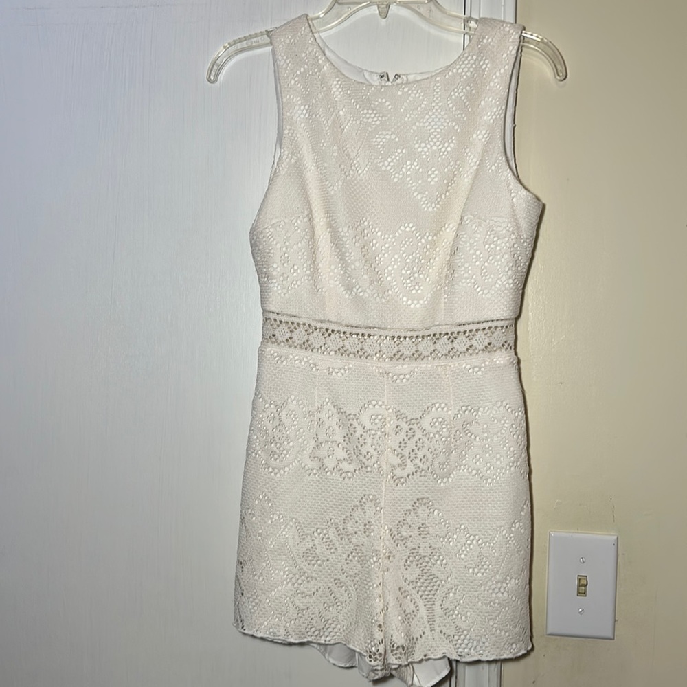 dv Dolce Vita Crochet/Lace Size Small All White Sleeveless Casual Event Romper